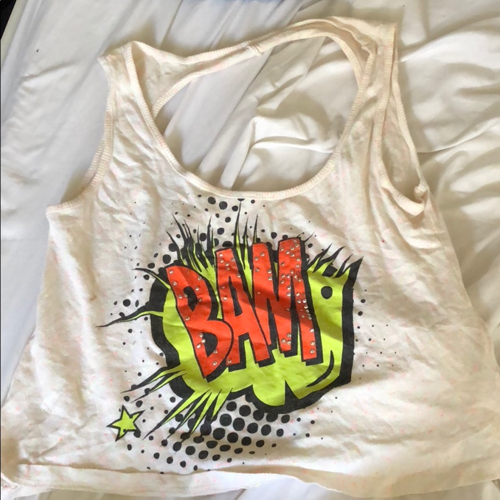 Cute crop top with comic print!